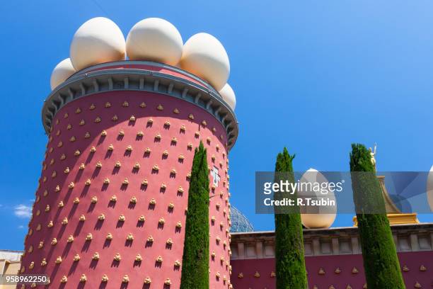 details of salvador dali museum in figueras, spain - salvador dali museum stock pictures, royalty-free photos & images