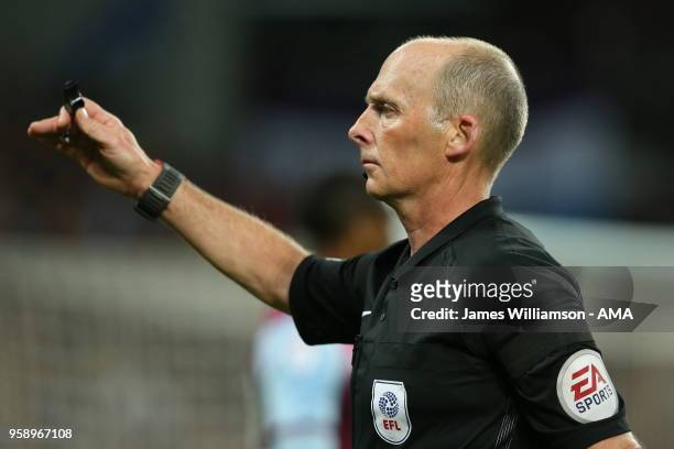 Match referee Mike Dean during the Sky Bet Championship Play Off Semi Final:Second Leg match between Aston Villa and Middlesbrough at Villa Park on...