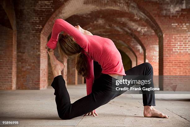 woman in low lunge back bend. - jogging pants ストックフォトと画像