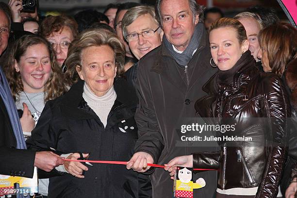 Lorie, Michel Leeb and Bernadette Chirac attend the 'Pieces Jaunes' 21st edition train exhibition launch at Gare du Nord on January 20, 2010 in...