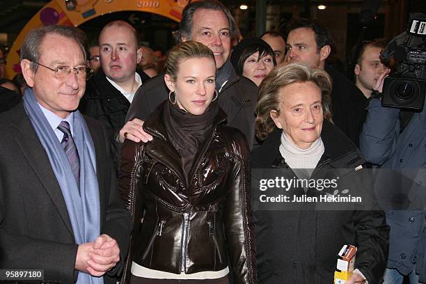 Bertrand Delanoe, Lorie, Michel Leeb and Bernadette Chirac attend the 'Pieces Jaunes' 21st edition train exhibition launch at Gare du Nord on January...