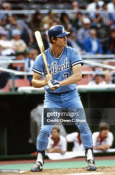 Dale Murphy of the Atlanta Braves bats against the Philadelphia Phillies at Veterans Stadium circa 1983 in Philadelphia, Pennsylvania.