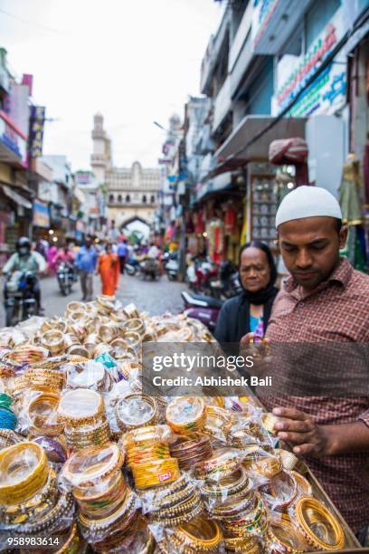 laad bazaar near char minar - laad bazaar stock pictures, royalty-free photos & images