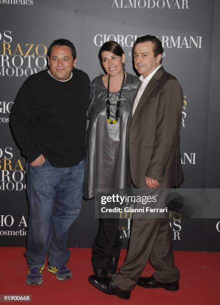 Madrid - Cine Cinesa Producciones - Spain - Premiere of the movie "Los abrazos rotos" - - Pepon Nieto, Neus Sanz and Juan Diego of "Los hombres de...