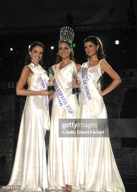 Cancun - Mexico - Election of Miss Spain 2009 - Carmen Laura García, 1ª maidde honor, Estíbaliz Pereira, Miss Espana 2009, and Alejandra Echevarría,...