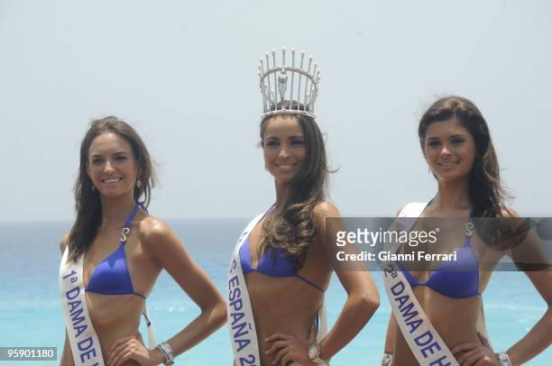 Cancun - Mexico - Election of Miss Spain 2009 - Alejandra Echevarría, Miss Jaen, Esrtíbaliz Pereiro, Miss Espana 2009, and Carmen Laura García, Miss...
