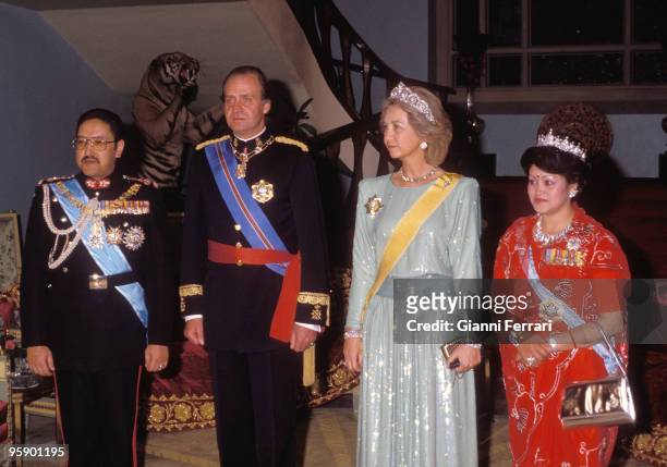 Visit ofthe Kings of Spain in Nepal - Katmandhu.Cena gala hosted by King Birendra and Queen Aishwayra to the King of Spain Juan Carlos and Sofia.