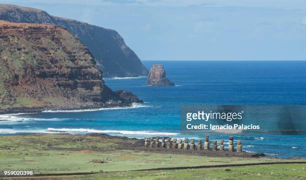 tongariki moais (statues), rapa nui national park - ignacio palacios stock pictures, royalty-free photos & images