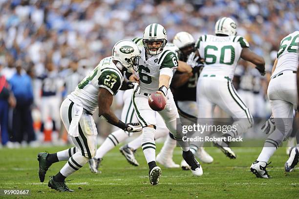 Playoffs: New York Jets QB Mark Sanchez in action handoff to Shonn Greene vs San Diego Chargers. San Diego, CA 1/17/2010 CREDIT: Robert Beck