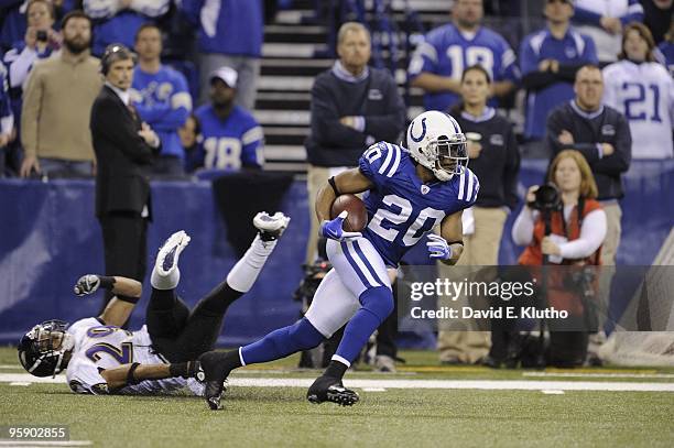 186 Tj Rushing Photos & High Res Pictures - Getty Images