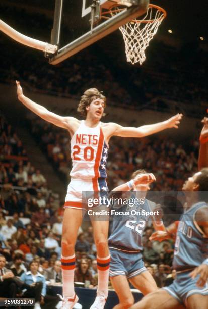 Jan van Breda Kolff of the New Jersey Nets in action against the Buffalo Braves during an NBA basketball game circa 1977 at the Rutgers Athletic...