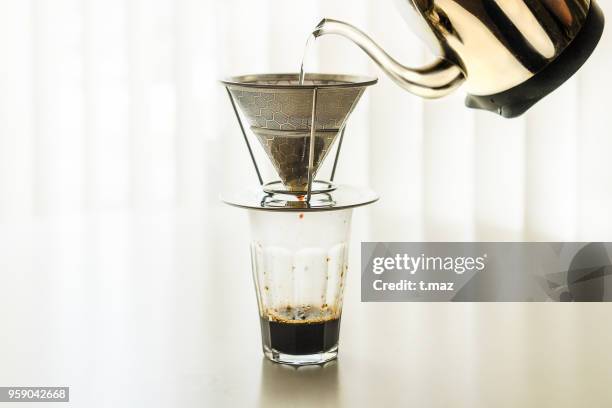 butter coffee diet. bulletproof coffee.the drip is made attentive. - t maz stockfoto's en -beelden