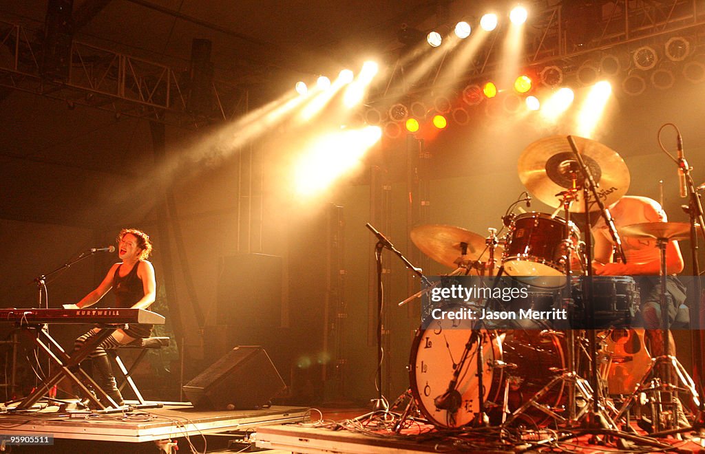 Bonnaroo 2006 - Day 2 - Dresden Dolls