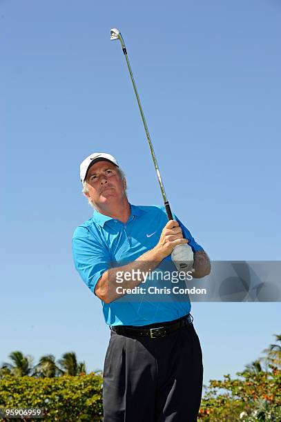 Curtis Strange poses with his new Nike equipment during practice for the Mitsubishi Electric Championship at Hualalai held at Hualalai Golf Club on...