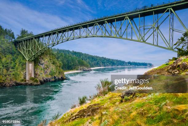 deception pass bridge - washington state stockfoto's en -beelden