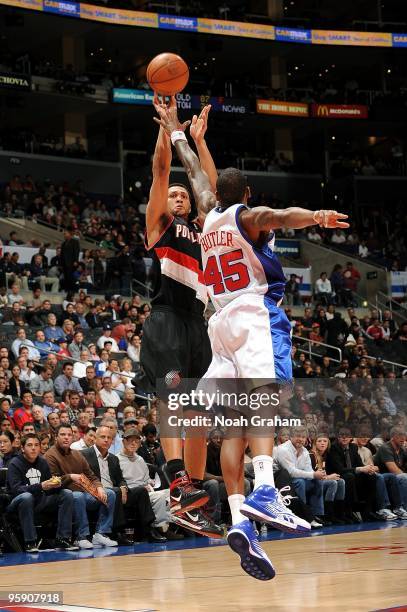 Brandon Roy of the Portland Trail Blazers shoots a jumper against Rasual Butler of the Los Angeles Clippers during the game on January 4, 2010 at...