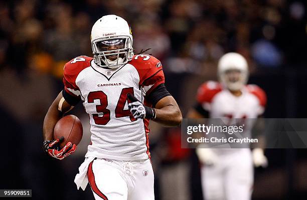 Tim Hightower of the Arizona Cardinals scores a 70-yard rushing touchdown in the first quarter against the New Orleans Saints during the NFC...