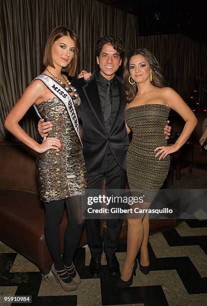 Miss Universe 2009 Stephanie Fernandez, Celebrity Stylist Jorge Ramon and Co-creator, Executive Producer & host of ÒThe mun2 Look,Ó Paula Garces...