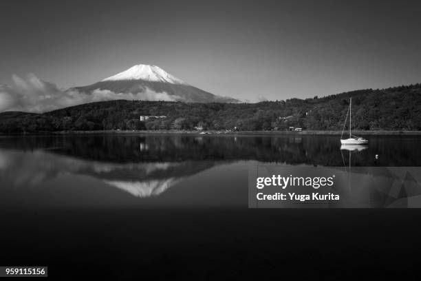 mt. fuji reflected in lake yamanaka - yuga kurita stock pictures, royalty-free photos & images