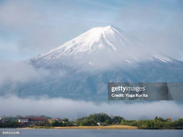 mt. fuji emerging from the fog - yuga kurita stock pictures, royalty-free photos & images