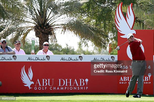 Paul Lawrie of Scotland on the par four 9th hole during the first round of the Abu Dhabi Golf Championship at Abu Dhabi Golf Club on January 21, 2010...