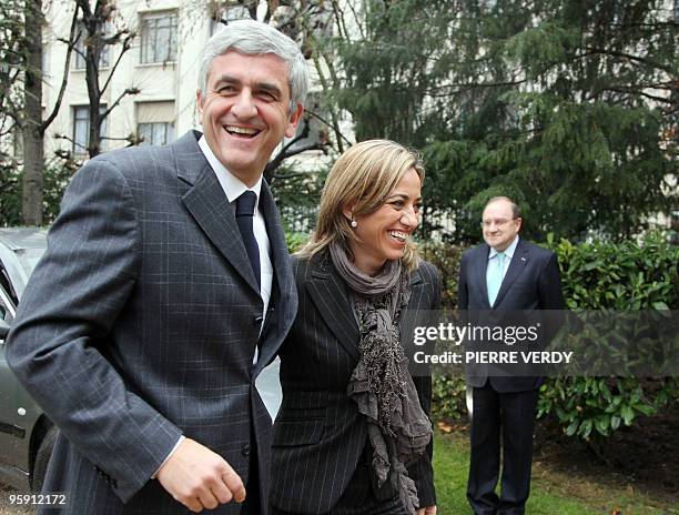 French Defense Minister Herve Morin welcomes his Spanish counterpart Carme Chacon Piqueras on January 20, 2010 in Paris, on the eve of a crisis...