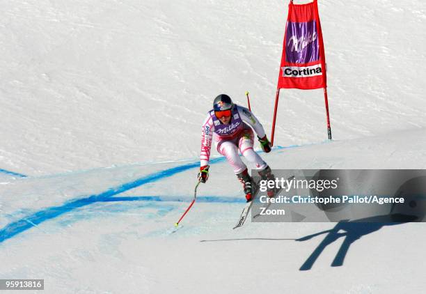 Lindsey Vonn of the USA takes 1st place during the Audi FIS Alpine Ski World Cup Women's Downhill Training on January 21, 2010 in Cortina d'Ampezzo,...