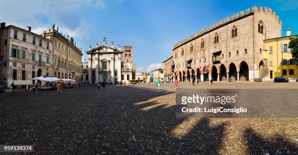 mantua, piazza sordello with duomo and palazzo ducale - consiglio stock pictures, royalty-free photos & images