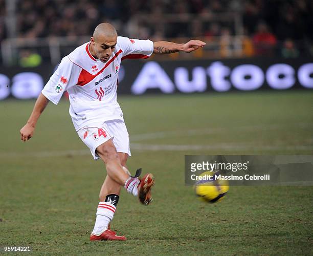 Sergio Bernardo Almiron of AS Bari in action during the Serie A match between Genoa CFC and AS Bari at Stadio Luigi Ferraris on January 20, 2010 in...
