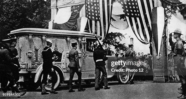 Death of US President Warren Harding.