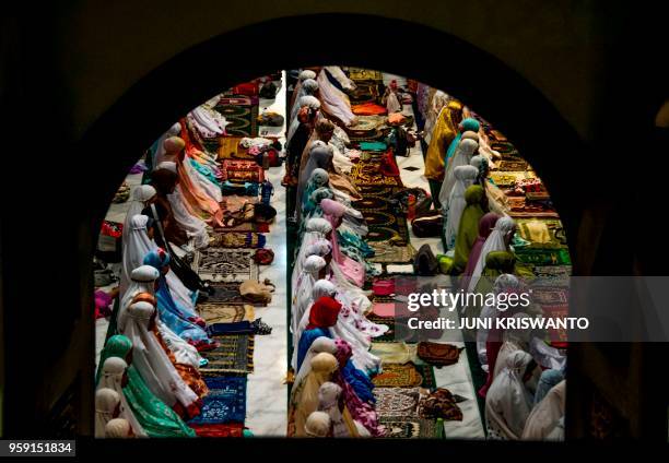 Indonesian Muslims pray during the start of the holy month of Ramadan at the Al Akbar Mosque in Surabaya, East Java province, on May 16, 2018. -...