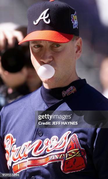 Atlanta Brave Tom Glavine blows a bubble during afternoon workouts for the 1999 World Series 22 October 1999 at Turner Field in Atlanta, GA. Glavine...