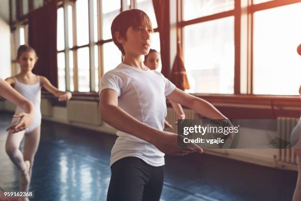 balletschool - ballet boy stockfoto's en -beelden