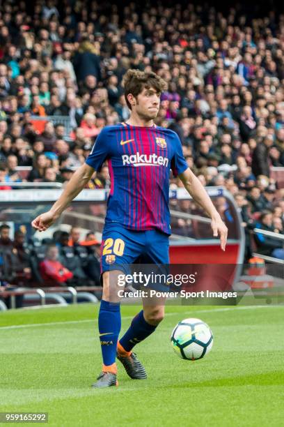 Sergi Roberto Carnicer of FC Barcelona in action during the La Liga match between Barcelona and Valencia at Camp Nou on April 14, 2018 in Barcelona,...