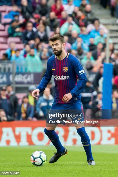 Gerard Pique Bernabeu of FC Barcelona in action during the La Liga match between Barcelona and Valencia at Camp Nou on April 14, 2018 in Barcelona,...