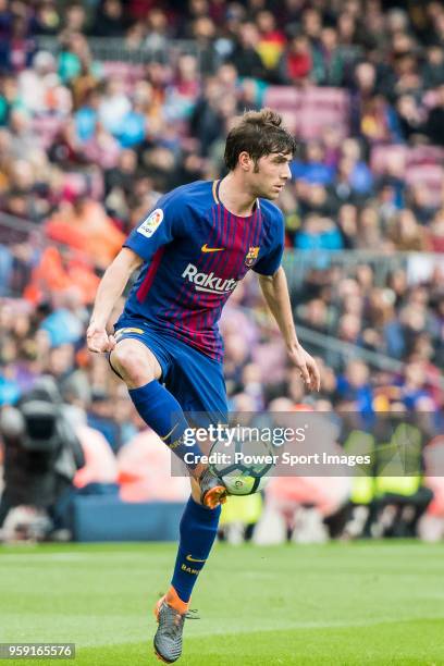 Sergi Roberto Carnicer of FC Barcelona in action during the La Liga match between Barcelona and Valencia at Camp Nou on April 14, 2018 in Barcelona,...