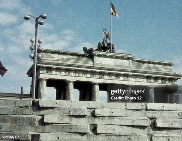 Berlin, the Brandenburg Gate, behind the Wall, has become impassable. .