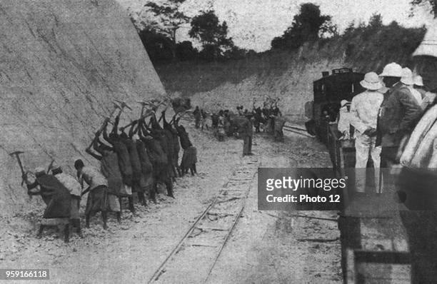 Under the eye of the Germans, coloured people work at the railway construction in Tanzania. 1910.