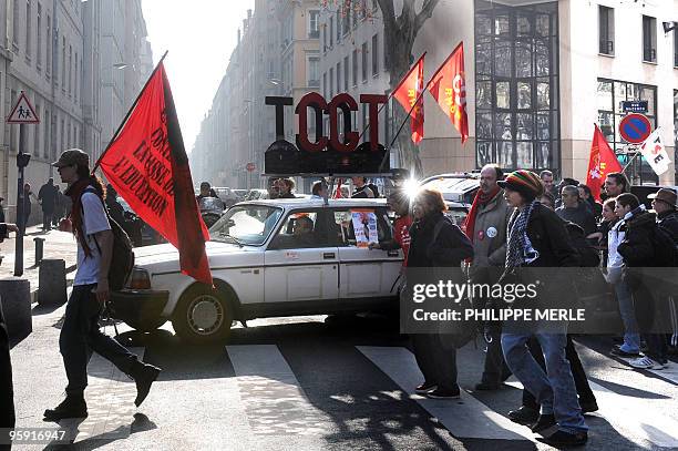 Plusieurs centaines personnes defilent, le 21 janvier 2010 dans les rues de Lyon, lors d'une manifestation dans le cadre de la journée de...