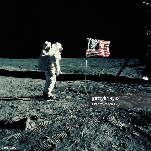 Apollo Program Flag Us Flag Moon Photos and Premium High Res Pictures - Getty Images
