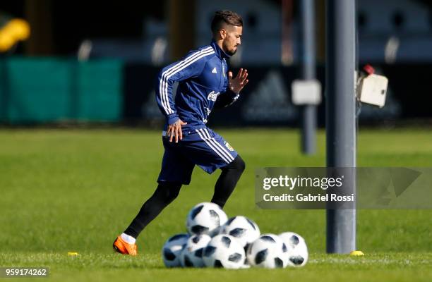 Manuel Lanzini of Argentina runs during a traning session as part of the preparation for the FIFA World Cup Russia at Julio Humberto Grondona...