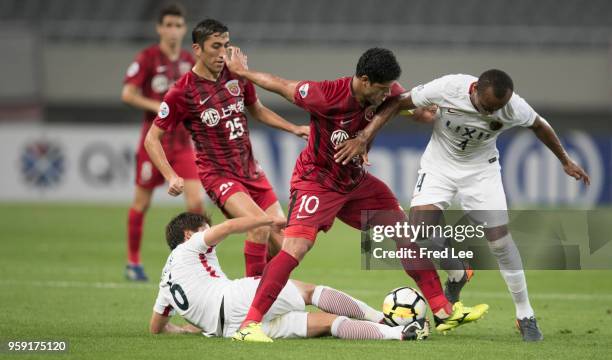 Hulk of Shanghai SIPG and Leo Silva of Kashima Antlers in action during the AFC Champions League Round of 16 match between Shanghai SIPG v Kashima...