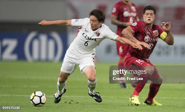 Hulk of Shanghai SIPG and Ryota Nagaki of Kashima Antlers in action during the AFC Champions League Round of 16 match between Shanghai SIPG v Kashima...