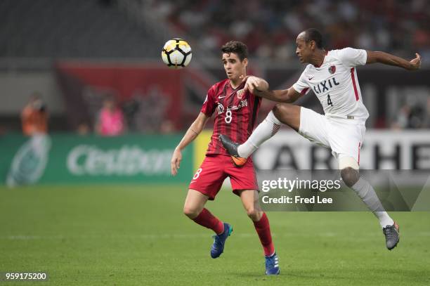 Oscar of Shanghai SIPG and Leo Silva of Kashima Antlers in action during the AFC Champions League Round of 16 match between Shanghai SIPG v Kashima...