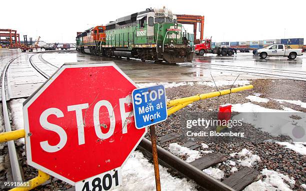 Container Train Bulinton Burlington Northern Inc Photos and Premium High Res Pictures - Getty Images