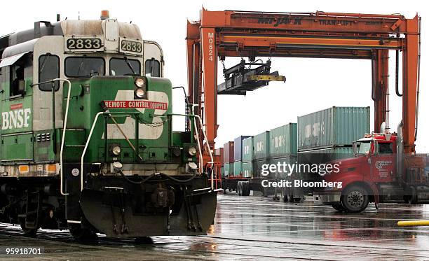 Container Train Bulinton 1,833 Intermodal Stock Photos, High-Res Pictures, and Images - Getty Images