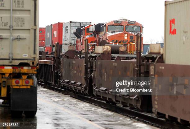 Container Train Bulinton Burlington Northern Inc Photos and Premium High Res Pictures - Getty Images