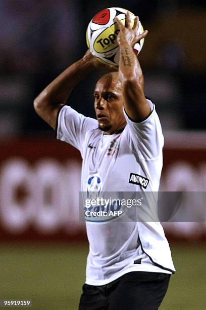 Brazilian footballer Roberto Carlos, of Corinthians, is seen during their 2010 Paulista Championship football match against Bragantino, at Pacaembu...