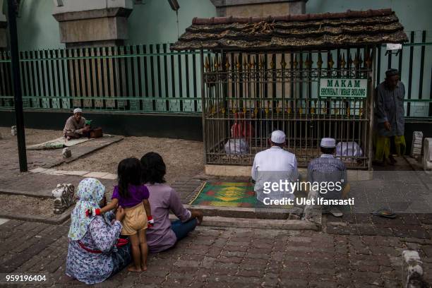 Indonesian muslim pilgrims praying at Sunan Ampel cemetry complex, was one of Wali Songo, who spread Islam in Java as they prepares of the holy month...