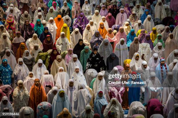 Indonesian muslims perform prayers known as Tarawih at Grand mosque on May 16, 2018 in Surabaya, Indonesia. Indonesia will begin observing Ramadan on...